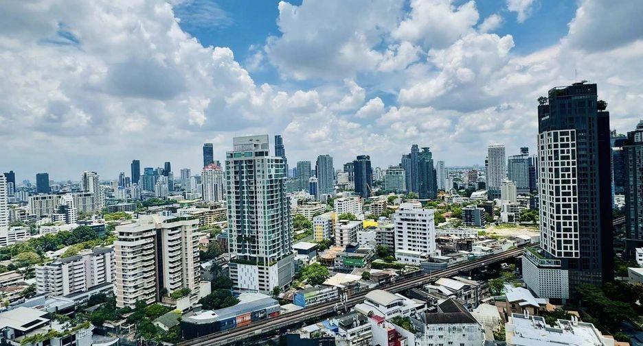 Condo en alquiler de 2 habitaciones en Khlong Toei, Bangkok