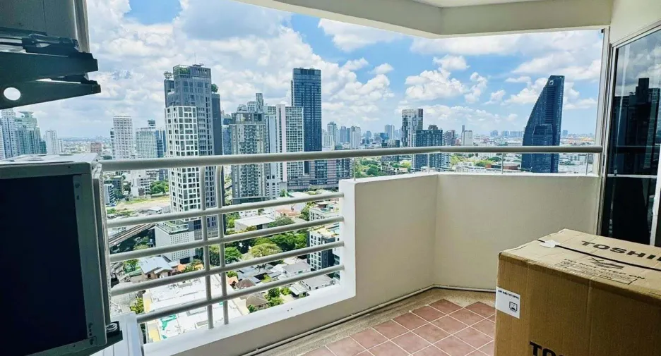 Condo en alquiler de 2 habitaciones en Khlong Toei, Bangkok