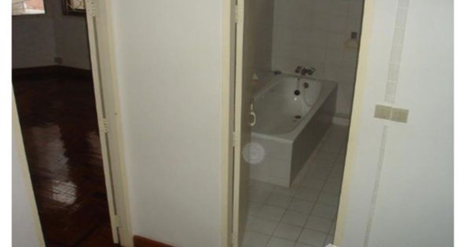 For rent 5 ベッドルーム townhouse in Watthana, Bangkok