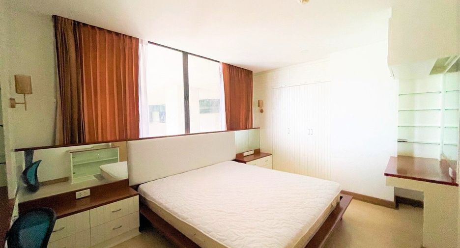 For rent 3 bedrooms condo in Watthana, Bangkok