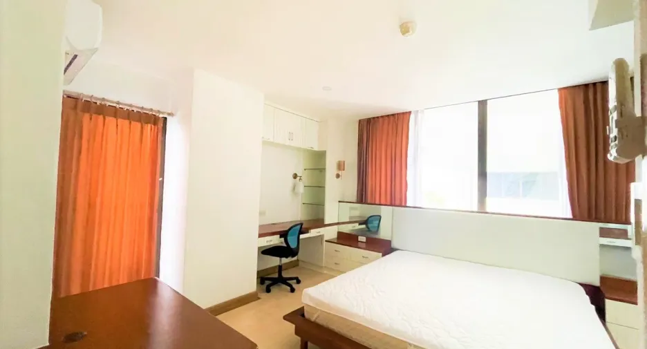 For rent 3 bedrooms condo in Watthana, Bangkok