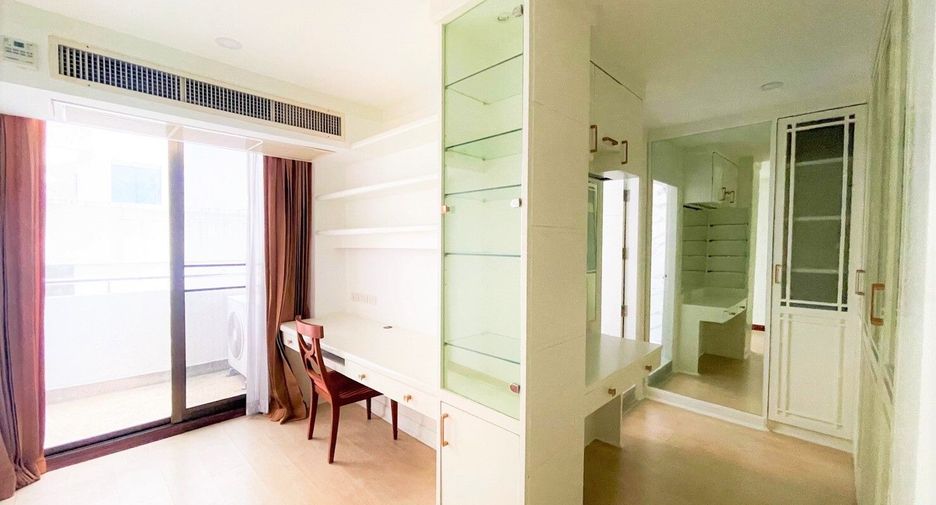 For rent 3 bedrooms condo in Watthana, Bangkok