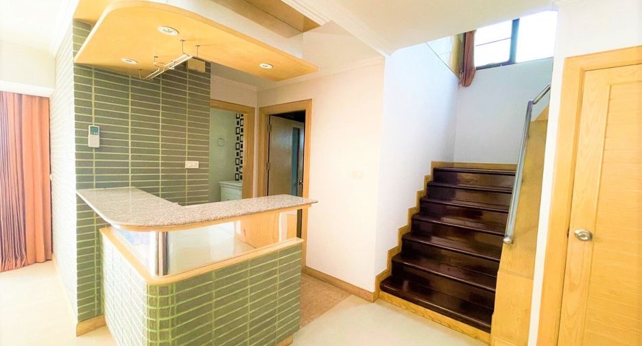 For rent 3 bedrooms condo in Watthana, Bangkok