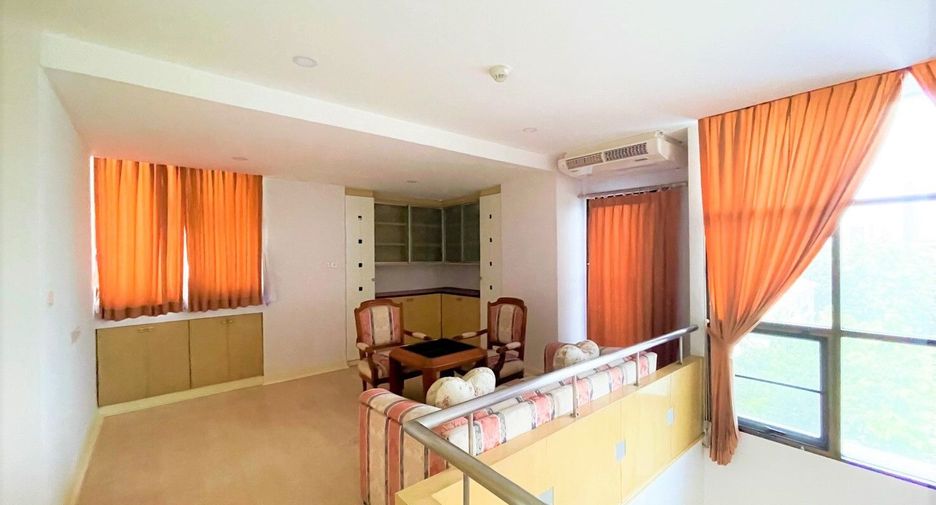 For rent 3 bedrooms condo in Watthana, Bangkok