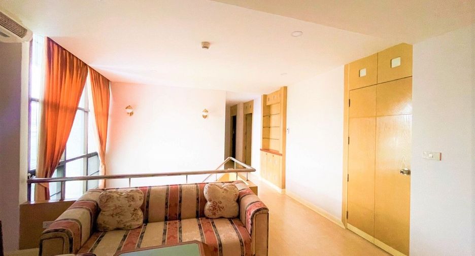 For rent 3 bedrooms condo in Watthana, Bangkok