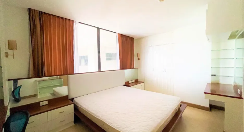 For rent 3 bedrooms condo in Watthana, Bangkok