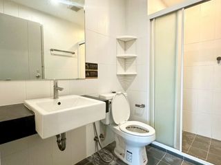For rent 3 bedrooms condo in Khlong San, Bangkok