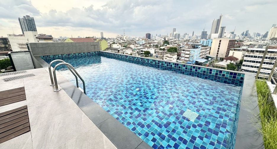 For rent 3 bedrooms condo in Khlong San, Bangkok