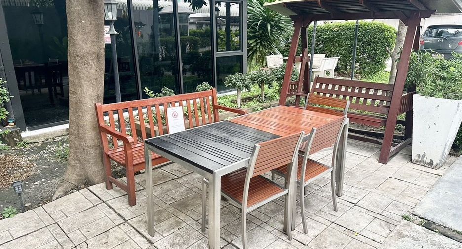 For rent 3 bedrooms condo in Khlong San, Bangkok