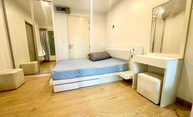 Wohnung zur Miete mit 3 Zimmer in Khlong San, Bangkok