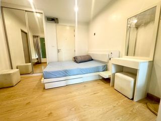 For rent 3 bedrooms condo in Khlong San, Bangkok