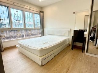 For rent 3 bedrooms condo in Khlong San, Bangkok