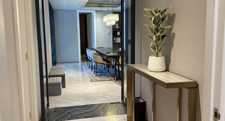 For rent 6 bedrooms condo in Pathum Wan, Bangkok