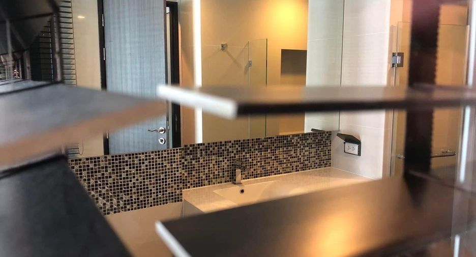 For rent 1 bed condo in Khlong Toei, Bangkok