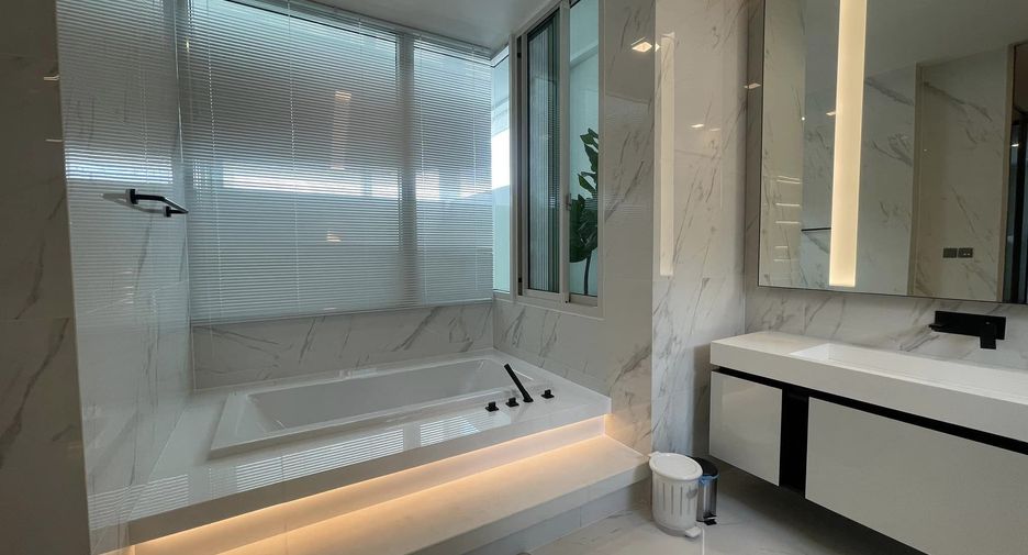 For rent 4 bedrooms house in Bueng Kum, Bangkok
