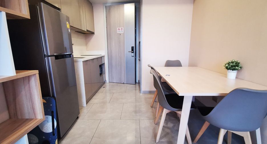 For rent 2 bedrooms condo in Huai Khwang, Bangkok