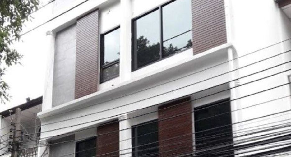 For rent retail Space in Watthana, Bangkok