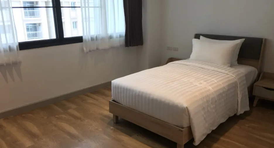 For rent 3 bedrooms condo in Watthana, Bangkok