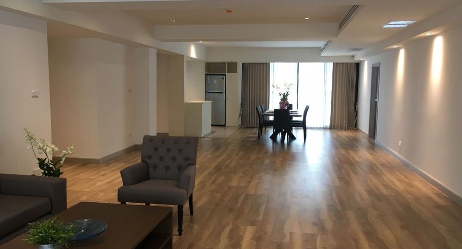 For rent 3 bedrooms condo in Watthana, Bangkok