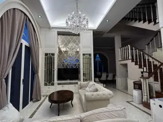 À louer 4 chambres maison à Khlong Toei, Bangkok