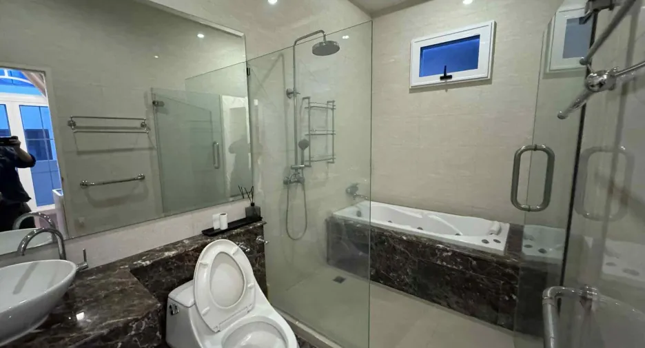 Casa en alquiler de 4 habitaciones en Khlong Toei, Bangkok
