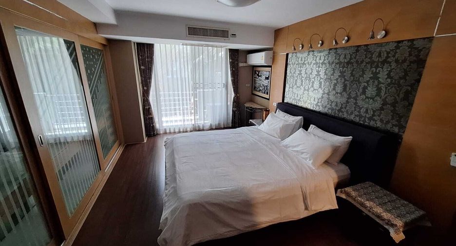 For rent 2 bedrooms condo in Watthana, Bangkok