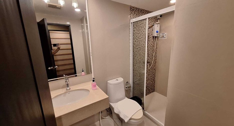 For rent 2 bedrooms condo in Watthana, Bangkok
