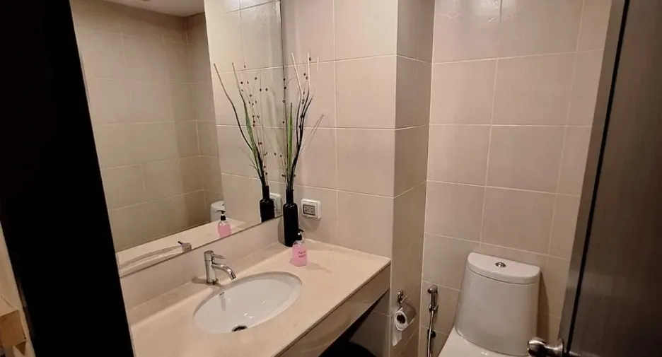For rent 2 bedrooms condo in Watthana, Bangkok