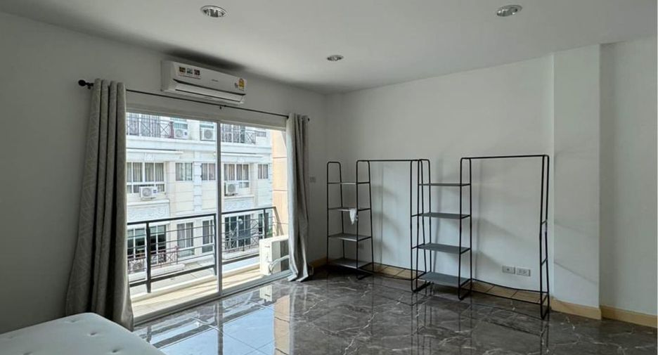 For rent 5 bedrooms townhouse in Prawet, Bangkok