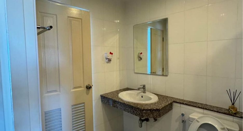 For rent 5 bedrooms townhouse in Prawet, Bangkok
