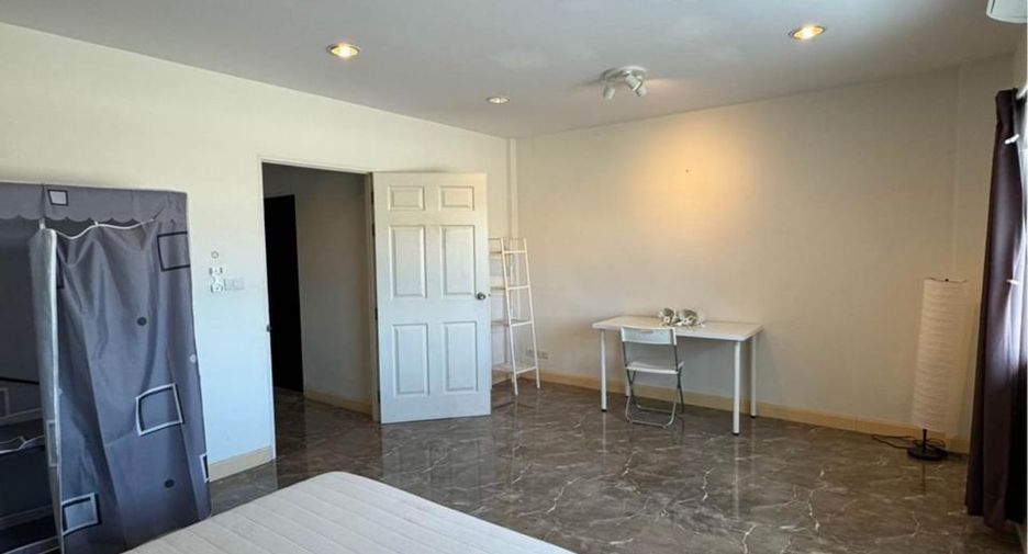 For rent 5 bedrooms townhouse in Prawet, Bangkok