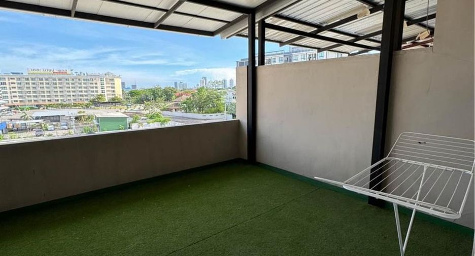 For rent 5 bedrooms townhouse in Prawet, Bangkok