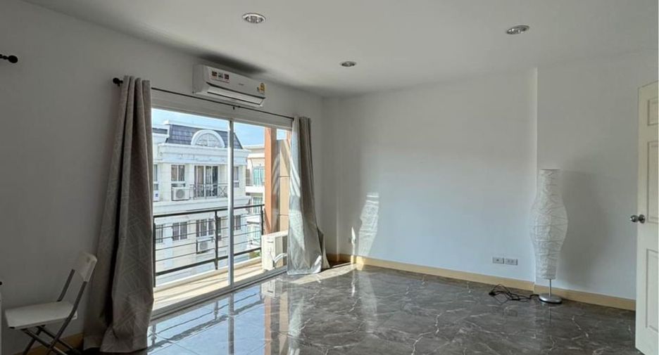 For rent 5 bedrooms townhouse in Prawet, Bangkok