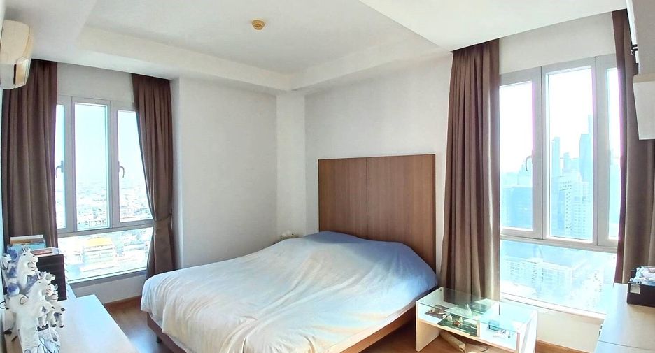 For rent 2 bedrooms condo in Watthana, Bangkok
