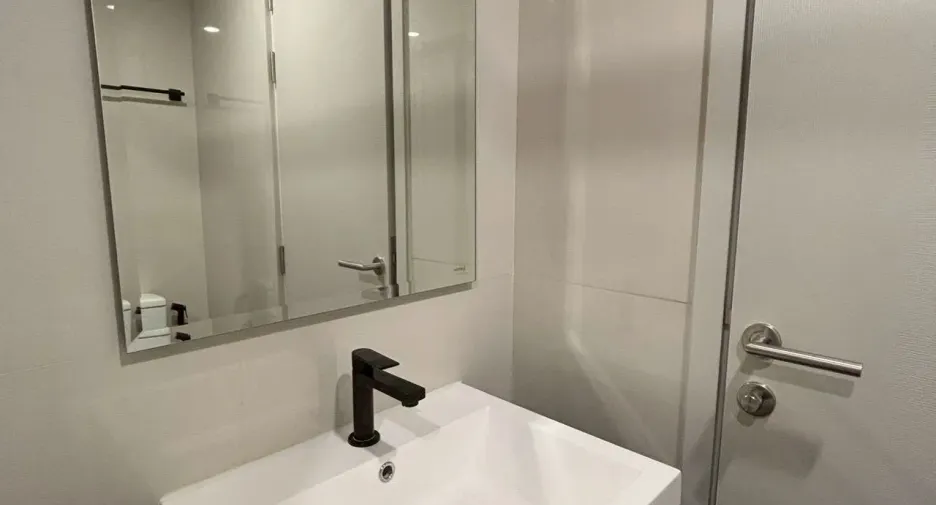 Wohnung zur Miete mit Studio in Huai Khwang, Bangkok