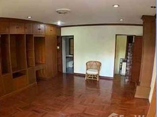 Casa adosada en alquiler de 4 habitaciones en Watthana, Bangkok