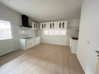 Haus zur Miete mit 4 Zimmer in Huai Khwang, Bangkok