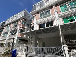 Haus zur Miete mit 4 Zimmer in Huai Khwang, Bangkok