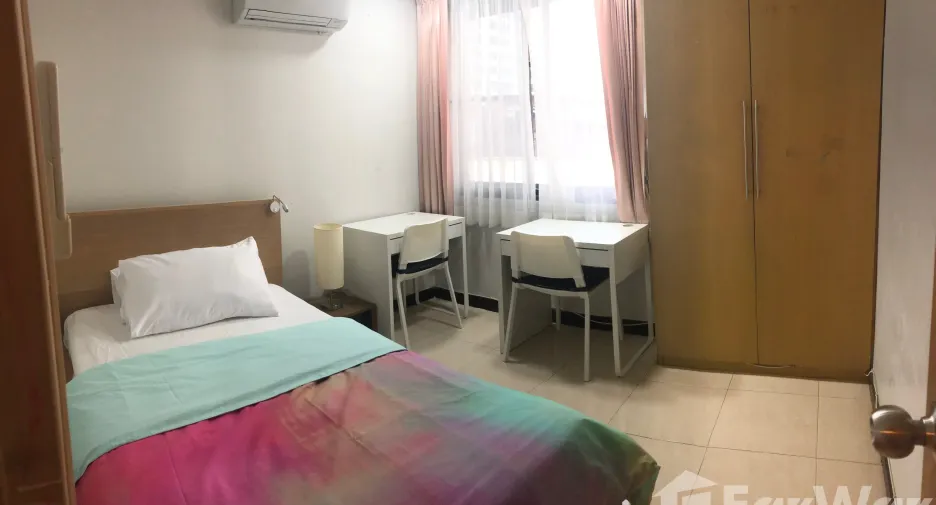 For rent 3 bedrooms condo in Sathon, Bangkok