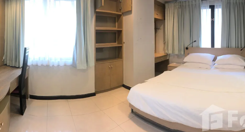 For rent 3 bedrooms condo in Sathon, Bangkok