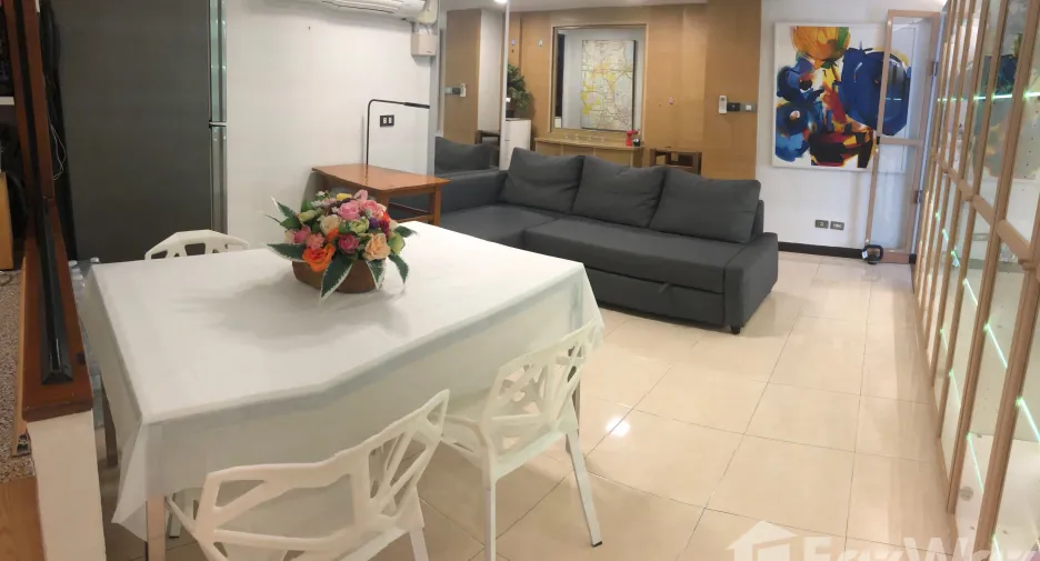 For rent 3 bedrooms condo in Sathon, Bangkok