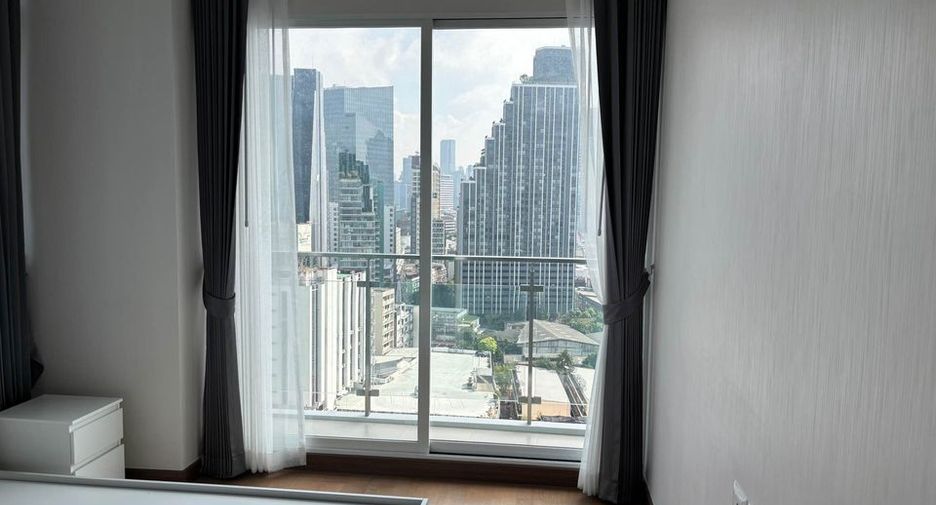 For rent 2 bedrooms condo in Bang Rak, Bangkok
