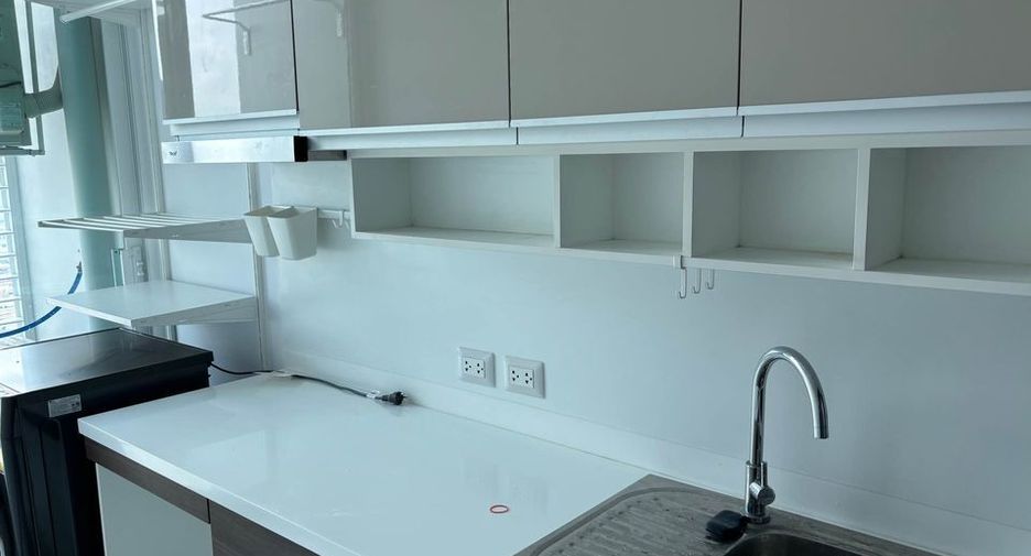 For rent 2 bedrooms condo in Bang Rak, Bangkok