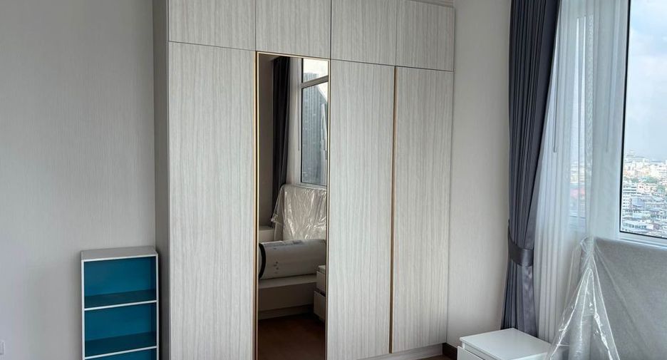 For rent 2 bedrooms condo in Bang Rak, Bangkok