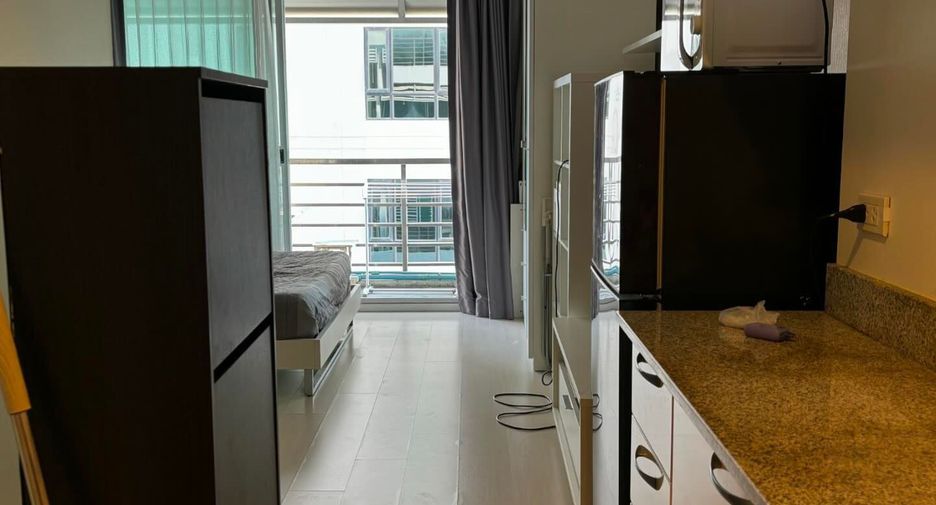 For rent studio condo in Phaya Thai, Bangkok