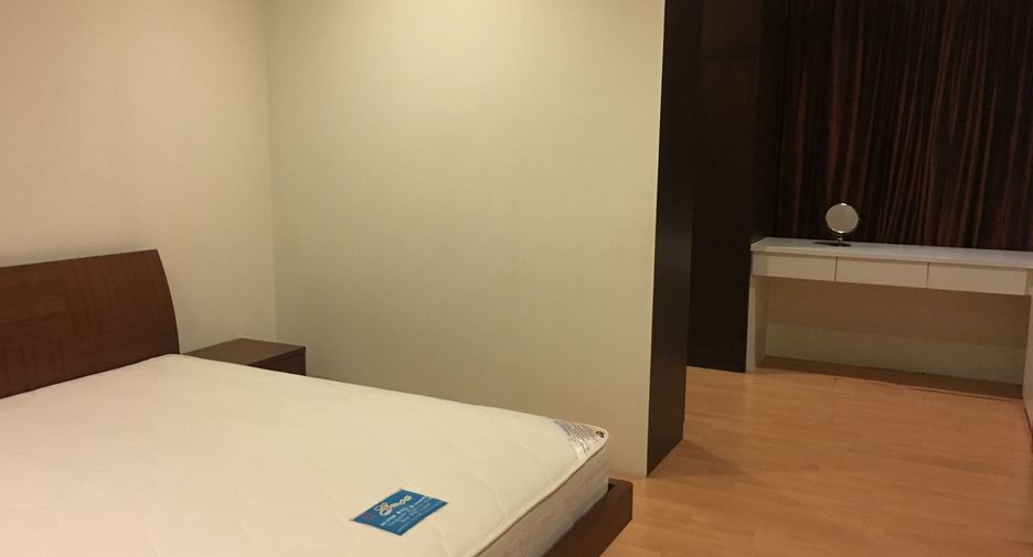 Condo en alquiler de 3 habitaciones en Khlong Toei, Bangkok