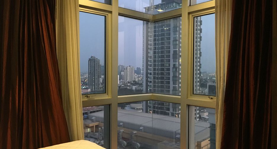 Condo en alquiler de 3 habitaciones en Khlong Toei, Bangkok