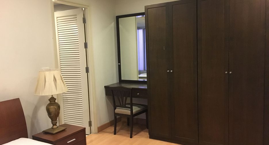 Condo en alquiler de 3 habitaciones en Khlong Toei, Bangkok