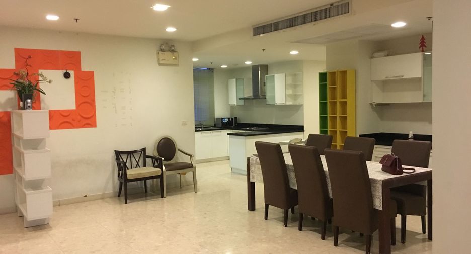 Condo en alquiler de 3 habitaciones en Khlong Toei, Bangkok