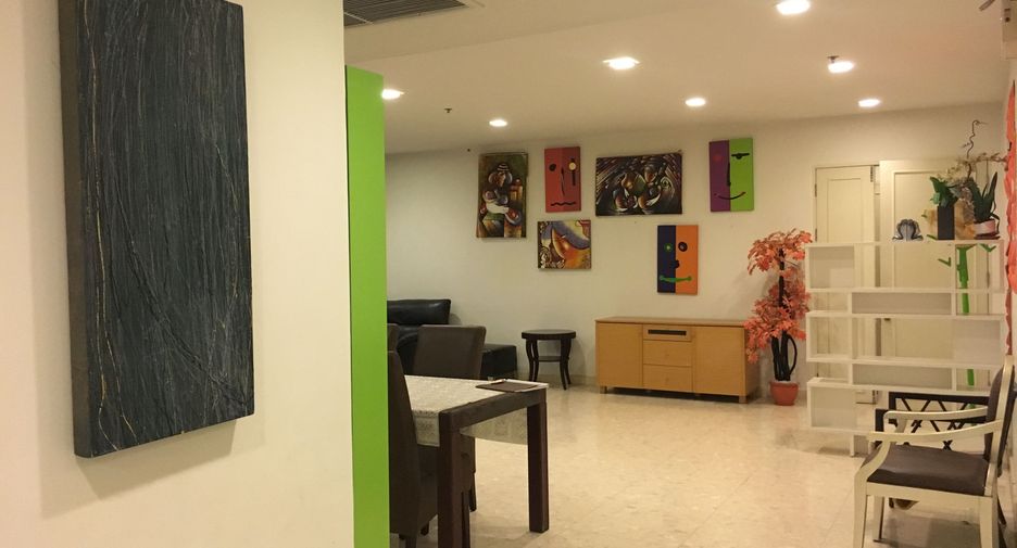 Condo en alquiler de 3 habitaciones en Khlong Toei, Bangkok
